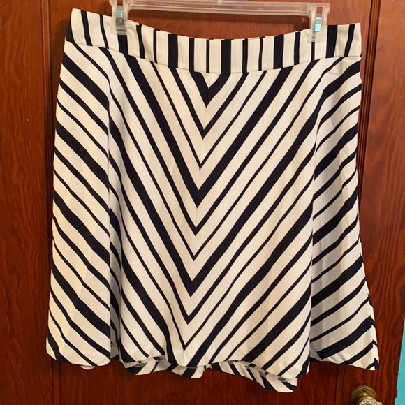 Adorable! Lane Bryant Navy blue and white skirt - Picture 1 of 6